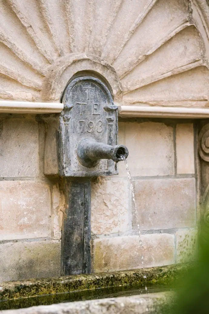 0001 - 2022 - Gees Restaurant & Bar - Oxford - High Res - Secret Garden Antique Fountain - Web Feature