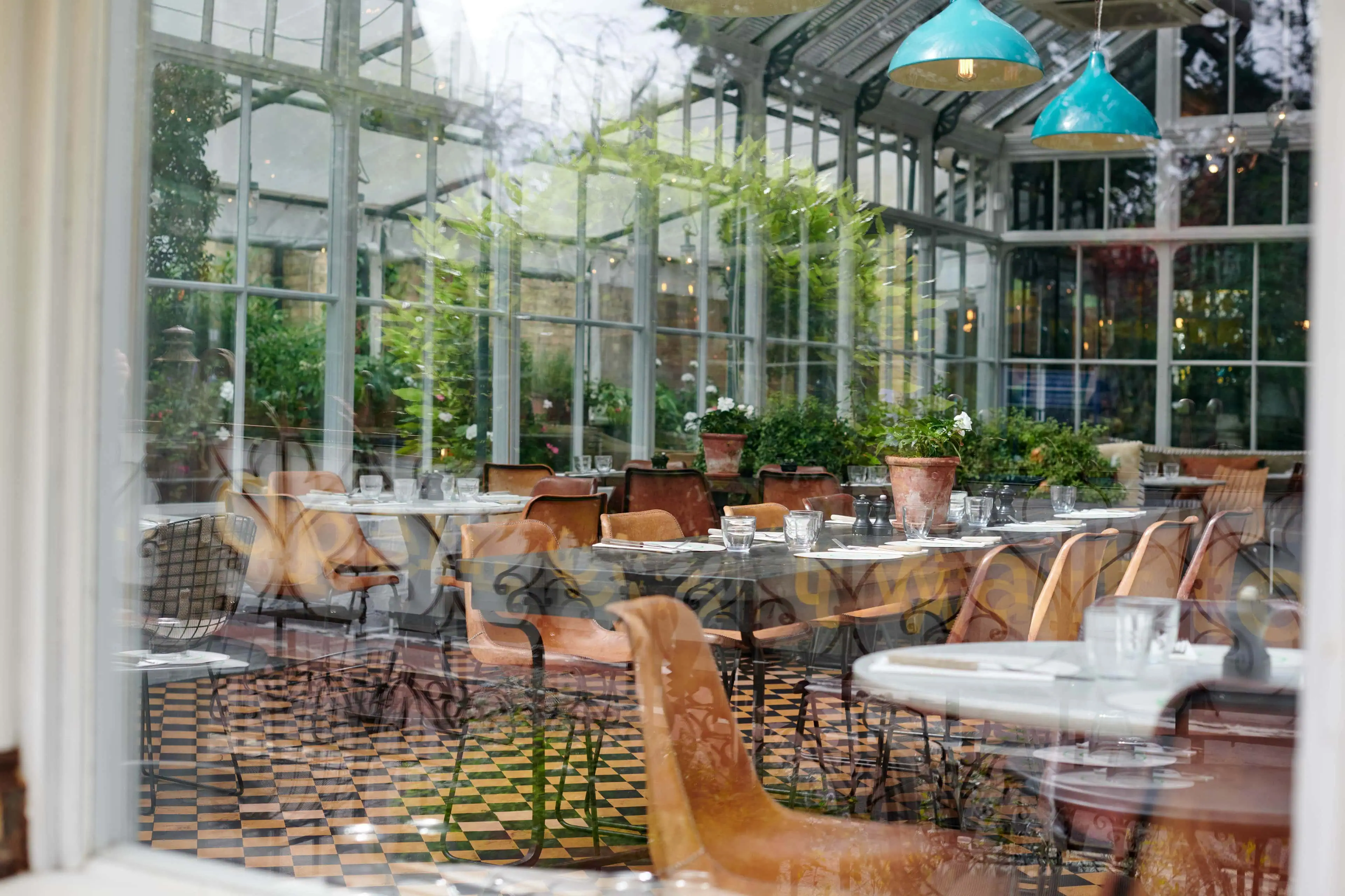 0008 - 2021 - Gees Restaurant & Bar - Oxford - High Res - Conservatory Seating Summer - Web Hero