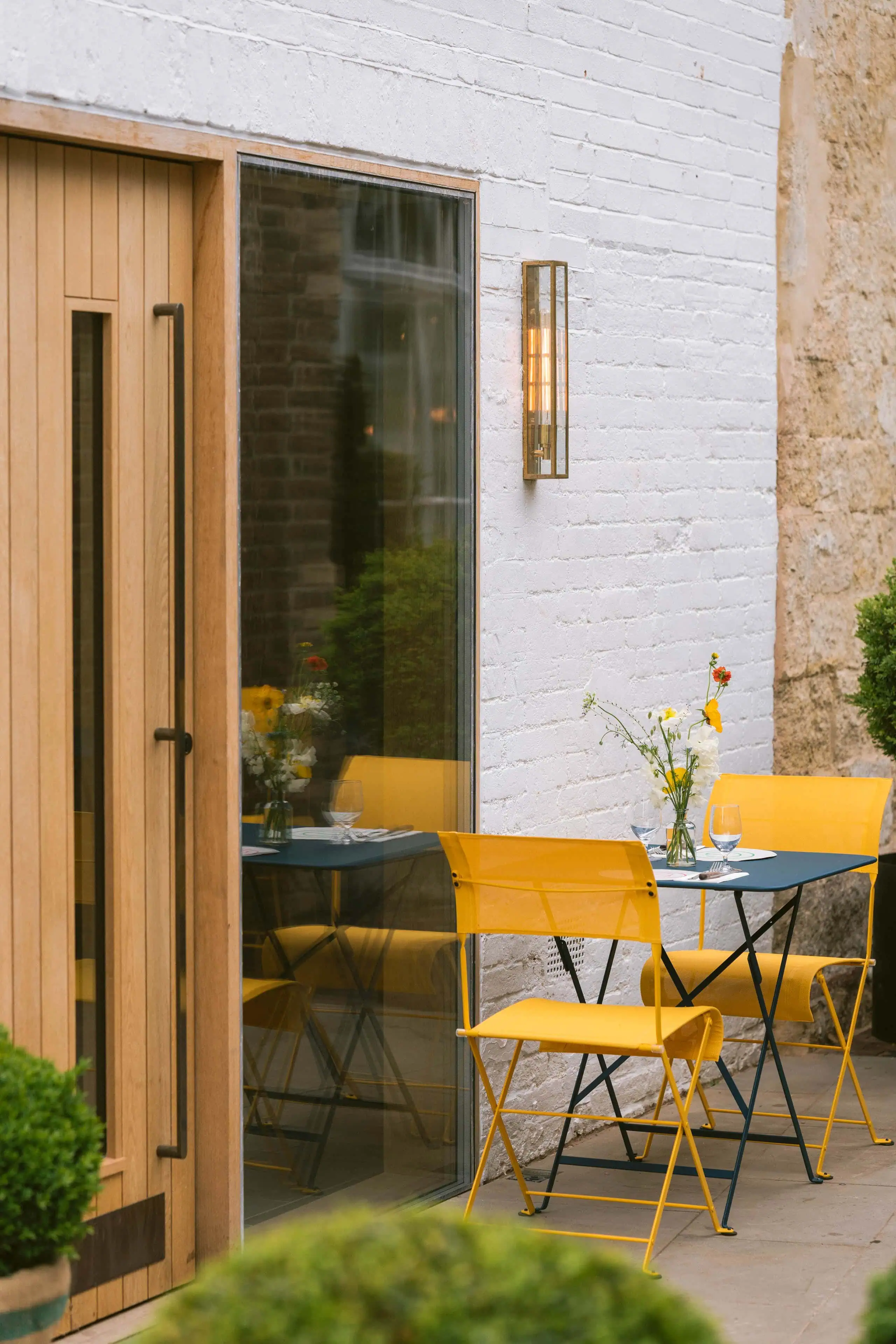 0010 - 2022 - Gees Restaurant & Bar - Oxford - High Res - Outdoor Dining Terrace Yellow Teal Flowers - Web Hero