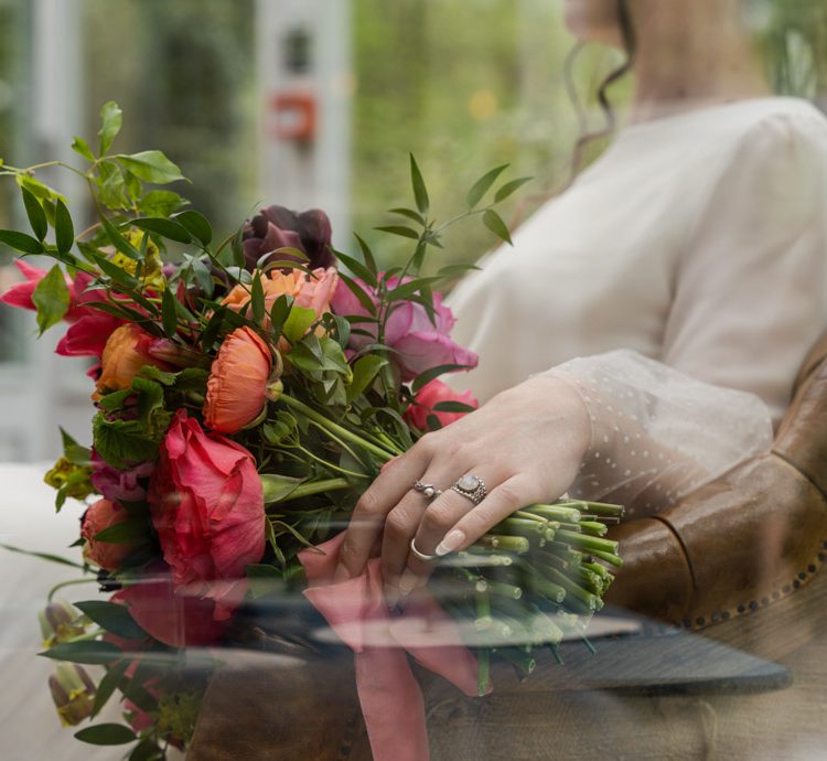 A7R02941 - 2023 - Gees Restaurant & Bar - Oxford - High Res - Spring Wedding Glasshouse Flowers - Web Feature